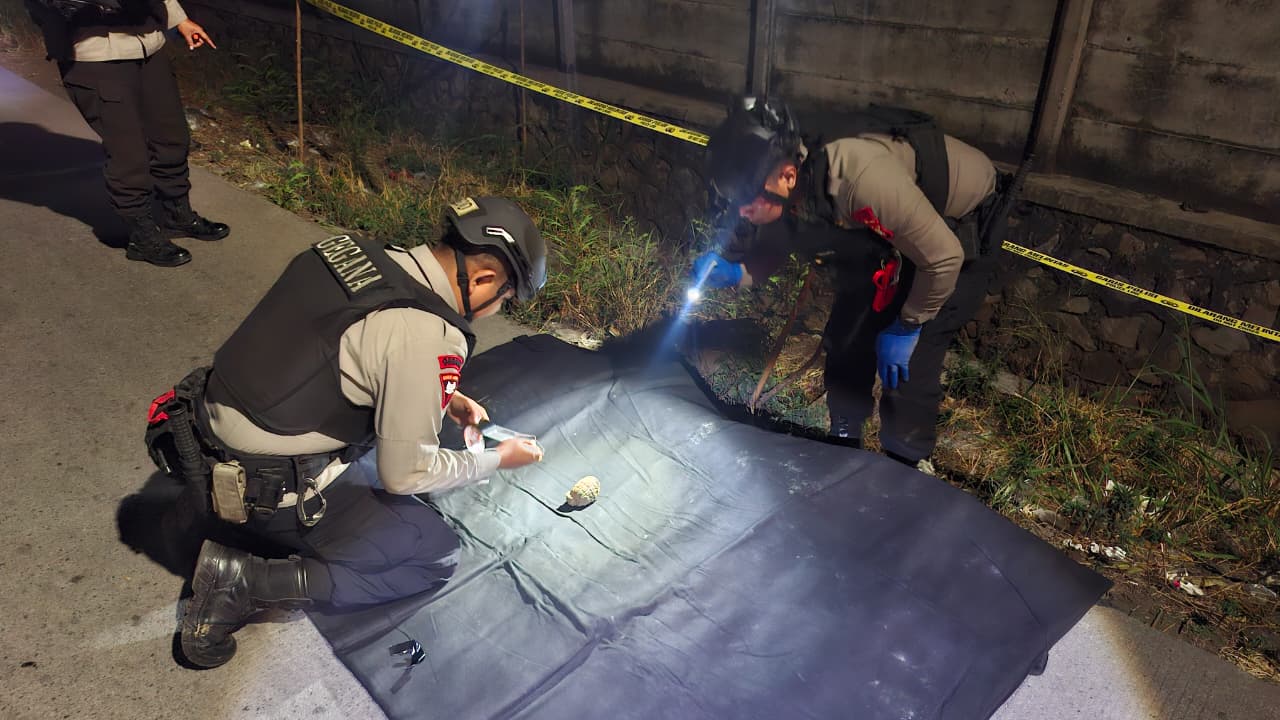 Warga Toyogiri Bekasi Geger, Granat Tangan Aktif Ditemukan di Pinggir Jalan